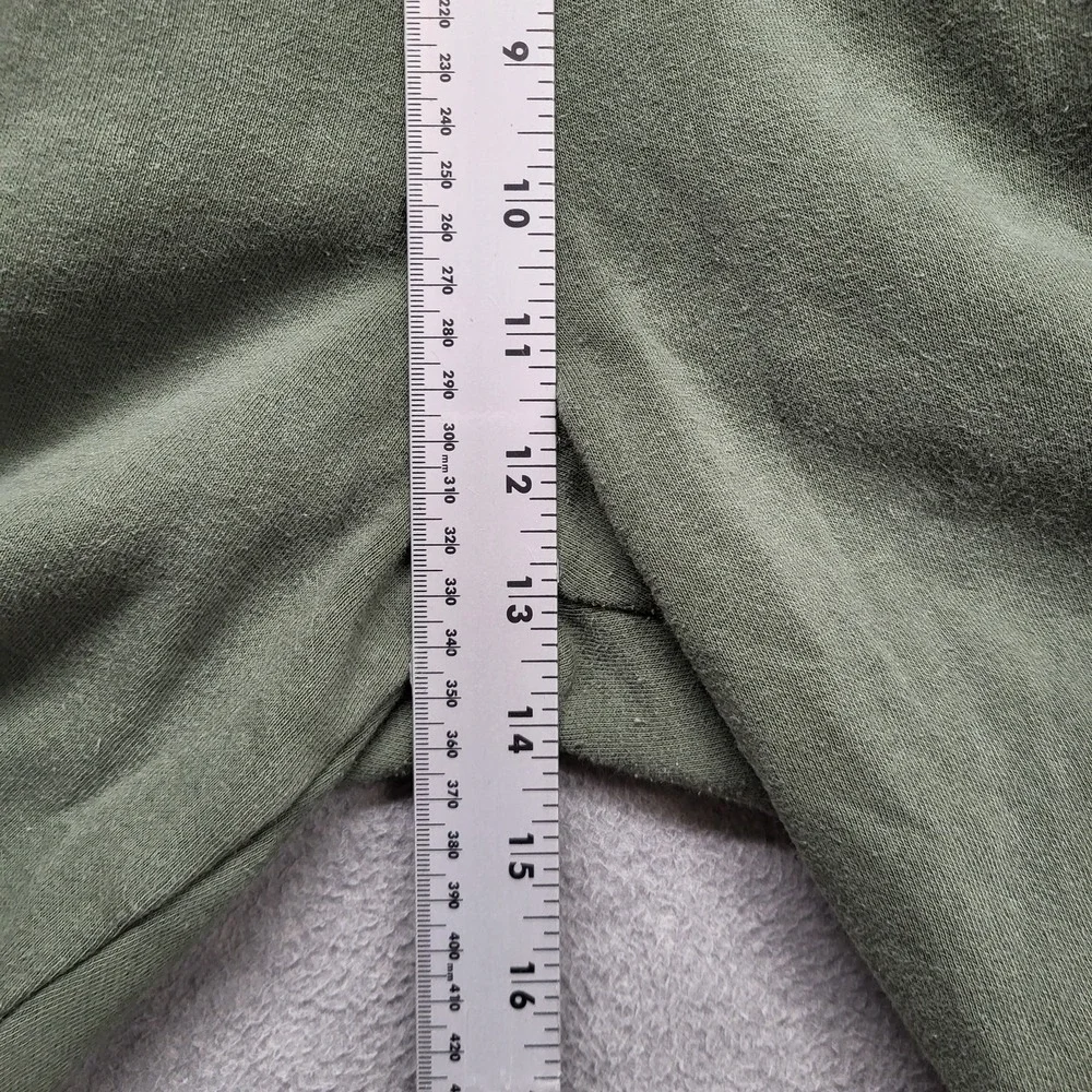The North Face Men Activewear Shorts M Green Logo Embroidery Sweat Patch